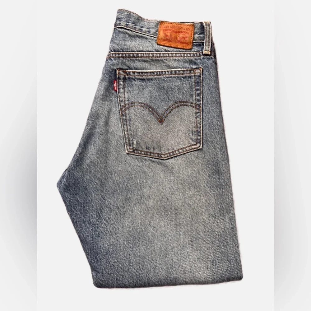 Levi’s White Oak Wedgie Jeans - Picture 2 of 10